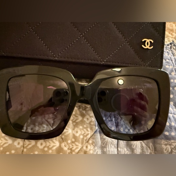 CHANEL sunglasses - Picture 1 of 17